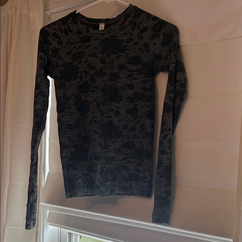 Athleta Black and Gray Momentum Top Sz XXS